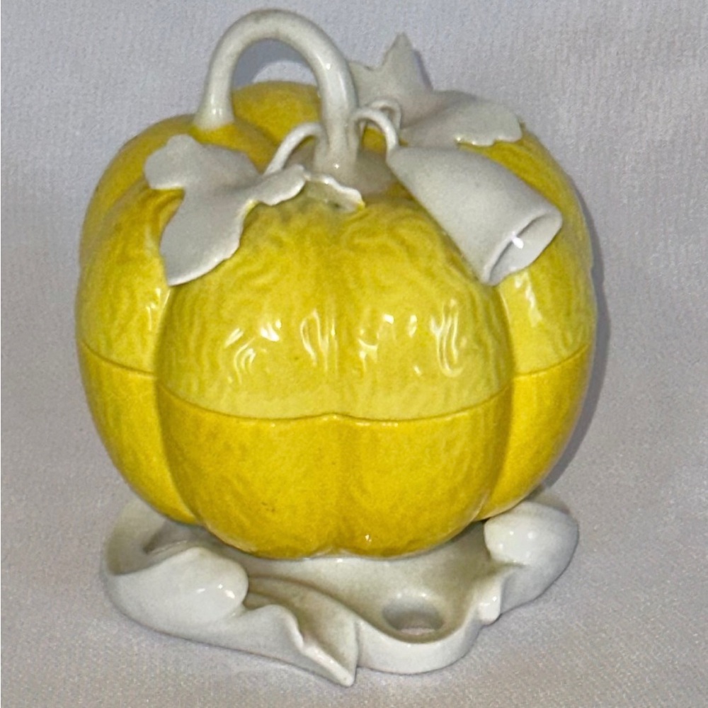 Vista Allegra yellow porcelain pumpkin lidded bowl. Made in Portugal. 5.5”H